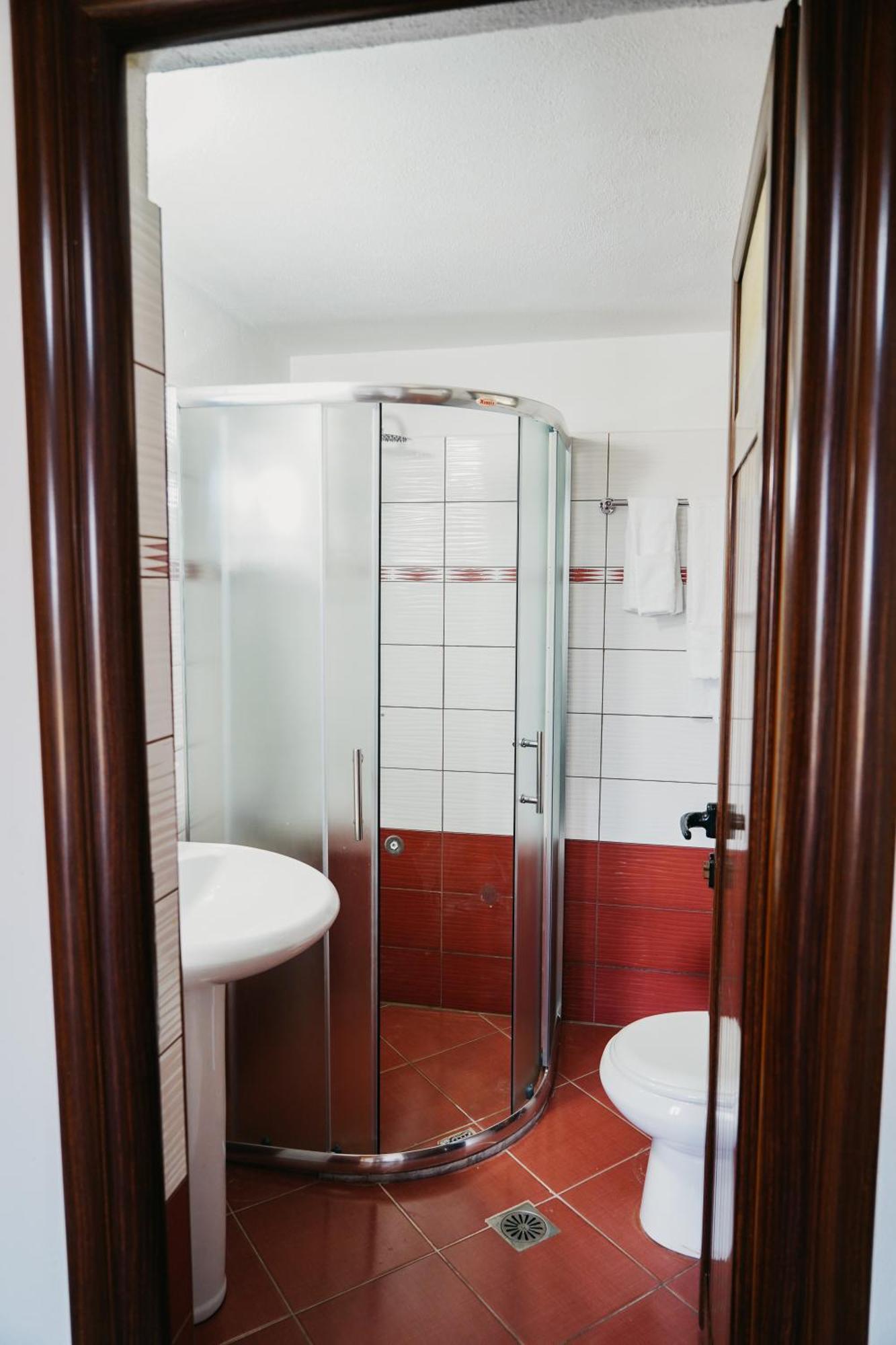 Bujtina Anlu Hotel Nepravishte Ngoại thất bức ảnh
