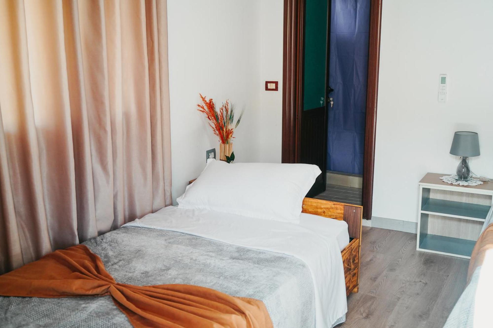 Bujtina Anlu Hotel Nepravishte Ngoại thất bức ảnh