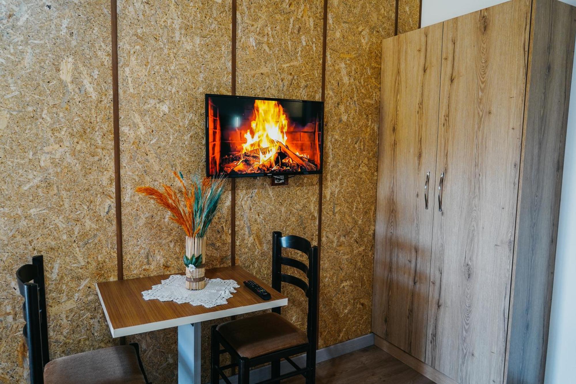 Bujtina Anlu Hotel Nepravishte Ngoại thất bức ảnh