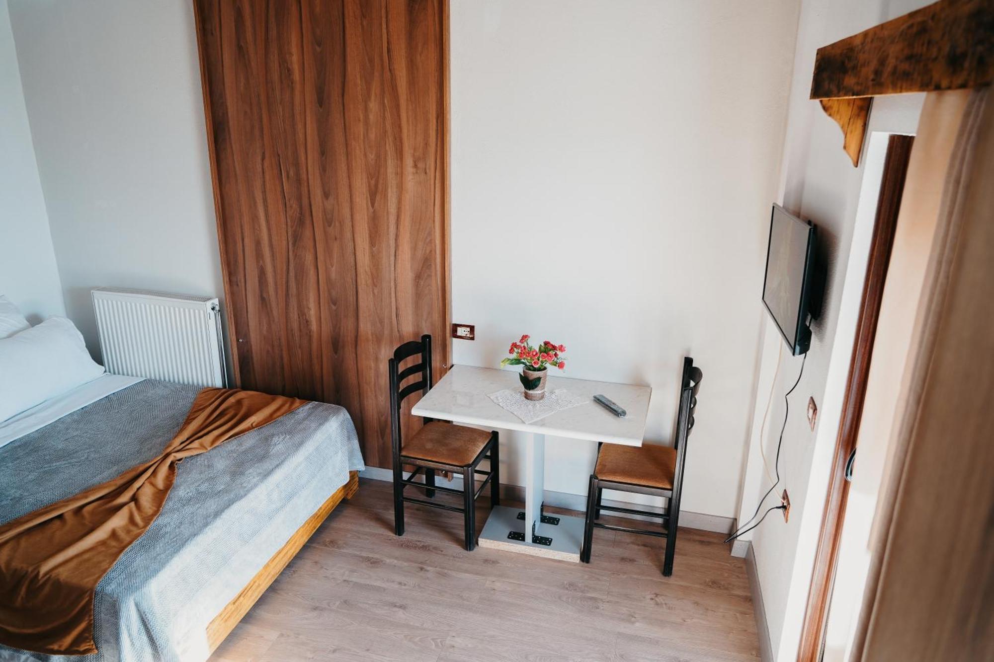 Bujtina Anlu Hotel Nepravishte Ngoại thất bức ảnh