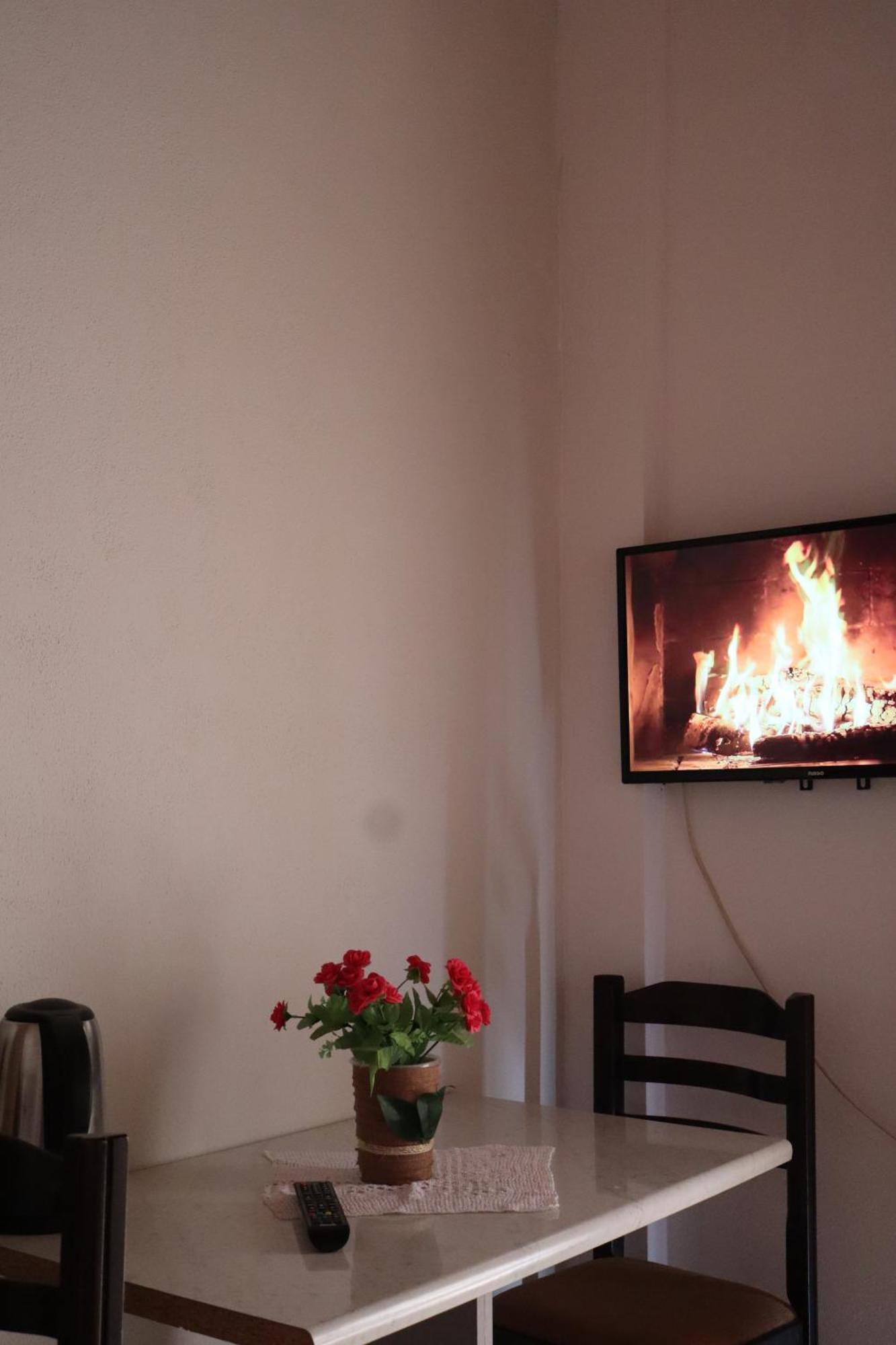 Bujtina Anlu Hotel Nepravishte Ngoại thất bức ảnh