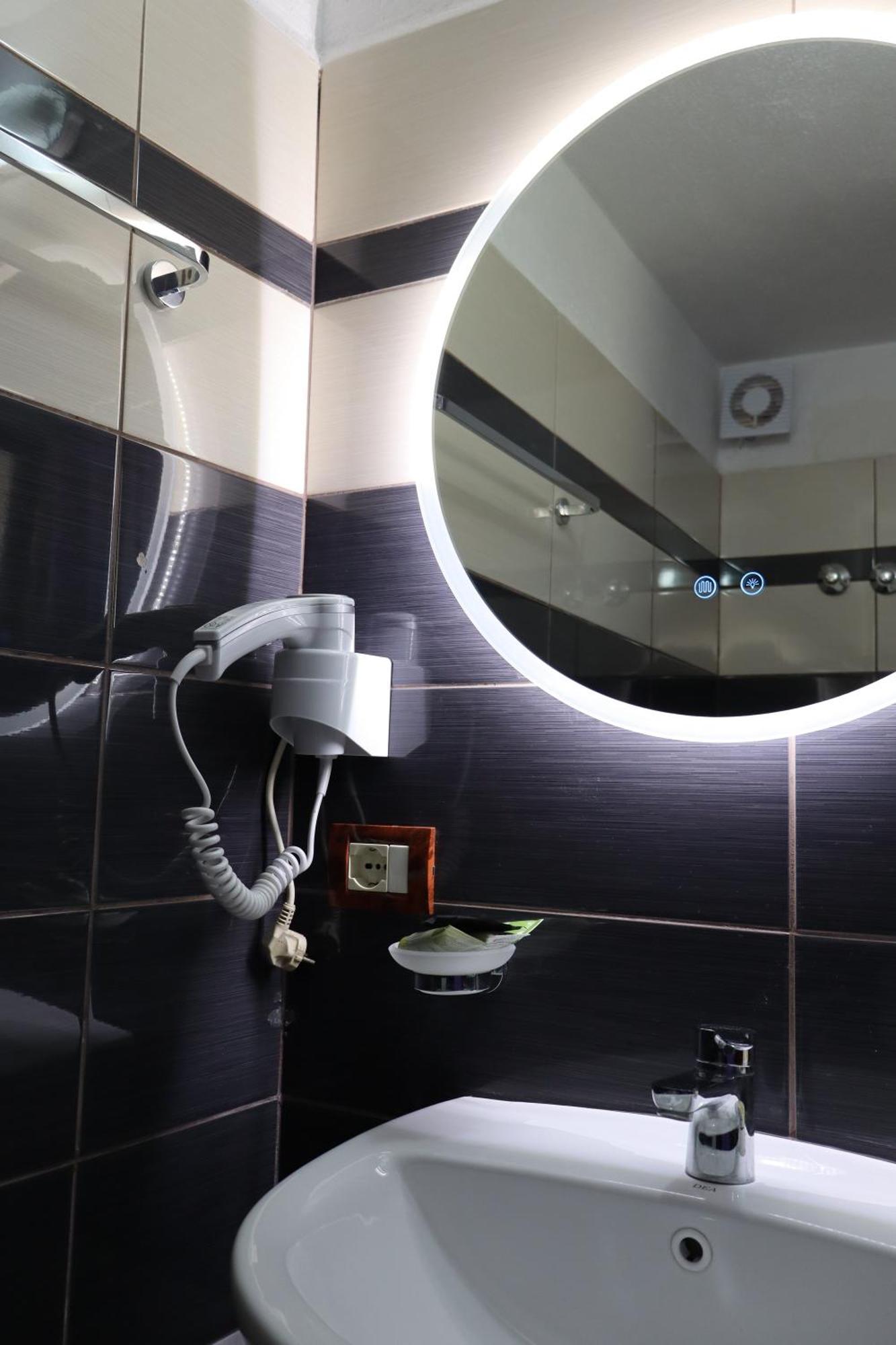 Bujtina Anlu Hotel Nepravishte Ngoại thất bức ảnh
