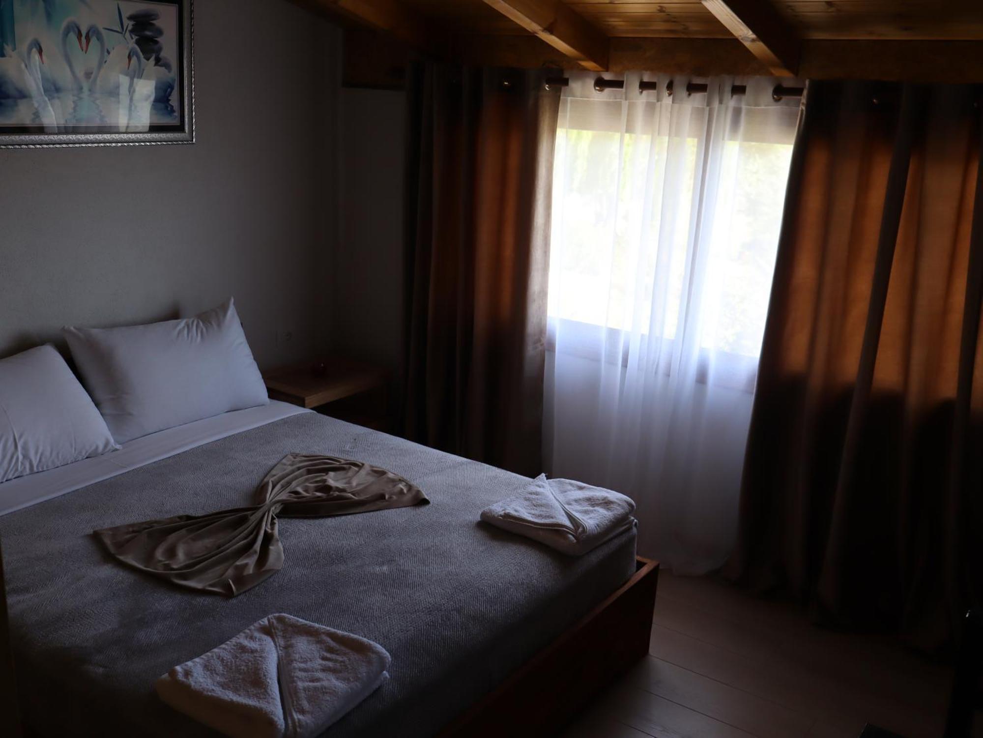Bujtina Anlu Hotel Nepravishte Ngoại thất bức ảnh